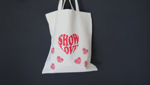 Cargar imagen en el visor de la galería, SHOW LOVE BEANIE PLUS TOTE BAG - Show Love
