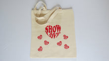 Cargar imagen en el visor de la galería, SHOW LOVE BEANIE PLUS TOTE BAG - Show Love
